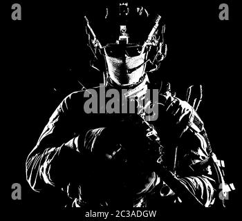 Moderno soldato di fanteria, Special Operations forza tattico gruppo sparatutto armi mitragliatrice con silenziatore, cuffie radio e quad-tube nig Foto Stock