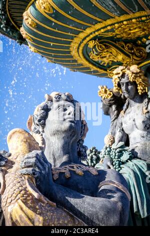 Fontana di mari dettaglio, Piazza della Concorde, Parigi, Francia Foto Stock