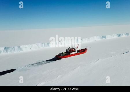 Un naldo ghiacciato, nave rompigelo. Foto Stock
