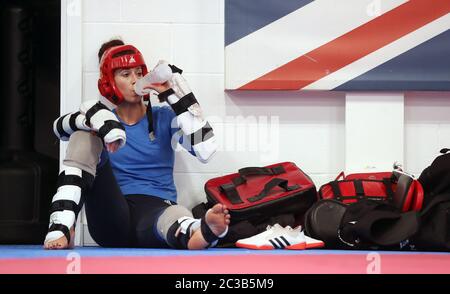 Bianca Walkden durante la sessione di formazione al National Taekwondo Centre di Manchester. Foto Stock