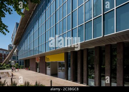 Quota sud, ingresso principale. Museo del design, Londra, Regno Unito. Architetto: RMJM London Ltd, 1962. Foto Stock