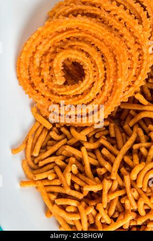 Indian Snack : farina di ceci (grammo farina) Sev e chakli, chakali Murukku o. Foto Stock