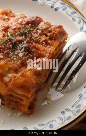 Lasagna calda con salsa di carne Foto Stock