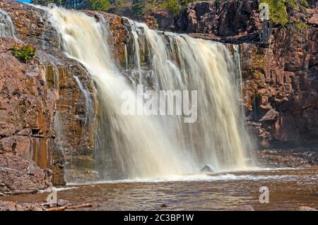 Spettacolari cascate di frutti di mare Inferiori nella primavera del Minnesota Foto Stock