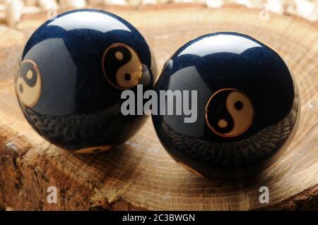 Closeup su palline baoding sul legno Foto Stock