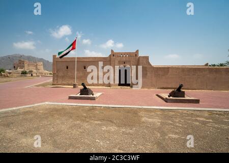 Fujairah fort è situato nella città di Fujairah e è un interessante attrazione turistica negli EMIRATI ARABI UNITI Foto Stock