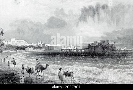 Antica Sidone Libano con il Castello del Mare di Sidone sullo sfondo Fortezza della Terra Santa uomini con cammelli e asini in avvicinamento da Beruit Foto Stock