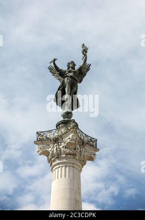 Esplanade des Quinconces, la fontana del monumento aux in Girondins Bordeaux. Francia Foto Stock