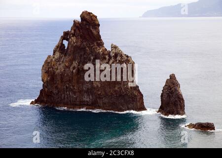 Vulcanica formazione rocciosa a Ribeira da Janela, Madeira, Portogallo Foto Stock
