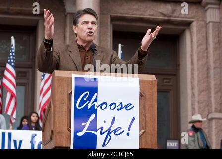 Austin, Texas USA, marzo 2013: Texas Gov. Rick Perry parla durante un rally pro-vita al Campidoglio del Texas. ©MKC/Bob Daemmrich Photography, Inc Foto Stock