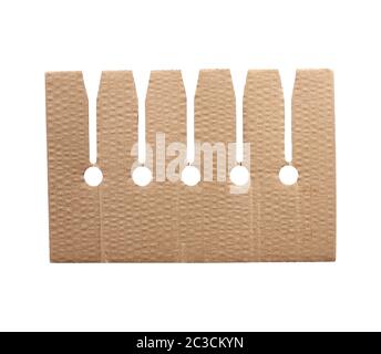 elemento strutturale in cartoncino marrone con celle per scatola, soggetto per il trasporto di bottiglie su fondo bianco Foto Stock