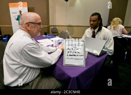 Austin Texas USA, 2013: Un grande fornitore di servizi sanitari in Texas ospita una fiera del lavoro per reclutare e attrarre futuri dipendenti ad Austin. Le aperture di posti di lavoro includevano posizioni sia nel settore sanitario che in quello dei servizi. © Marjorie Kamys Cotera/ Daemmrich Photos Foto Stock