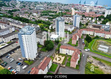 Vista aerea del drone di Broomhill sviluppo di alloggi Greenock Inverclyde Foto Stock