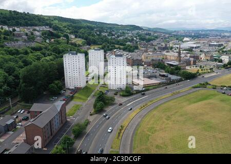 Vista aerea del drone di blocchi torre alta Port Glasgow Foto Stock