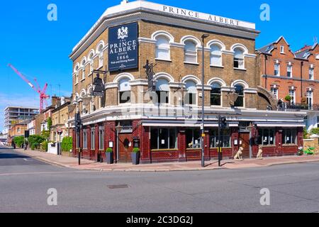 Il Prince Albert Pub a Battersea, Albert Bridge Road. Foto Stock