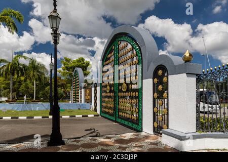 Porta di accesso alla Moschea Bolkiah di JaME ASR Hassanil per sua altezza reale, ministri e VIP a Bandar seri Begawan, Brunei Foto Stock