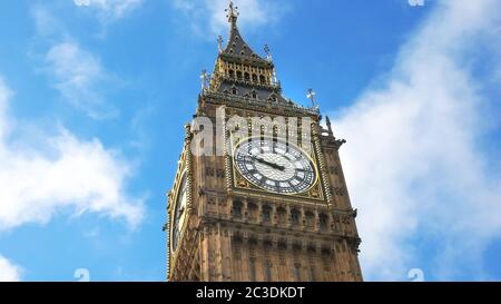 primo piano a basso angolo del big ben di londra Foto Stock