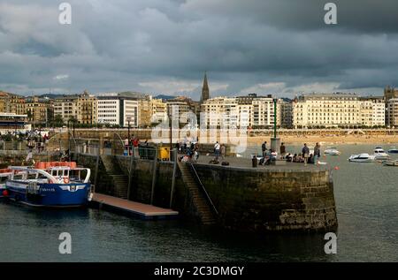 Paesaggio urbano di San Sebastian da pescatori port.San Sebastian.Gipuzkoa.Basque Country.Spain Foto Stock