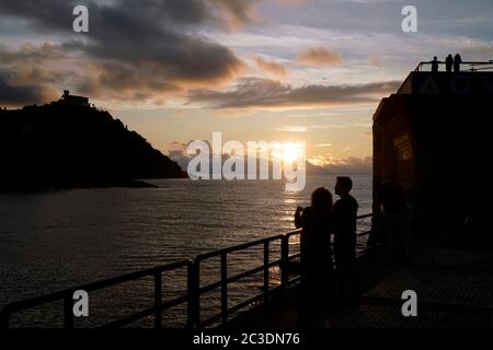 La vista dell'ingresso del canale della baia di la Concha dal porto di San Sebastian.San Sebastian. Gipuzkoa. Paesi baschi.Spagna Foto Stock