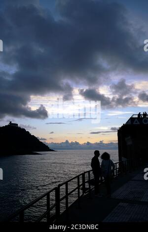 La vista dell'ingresso del canale della baia di la Concha dal porto di San Sebastian.San Sebastian. Gipuzkoa. Paesi baschi.Spagna Foto Stock