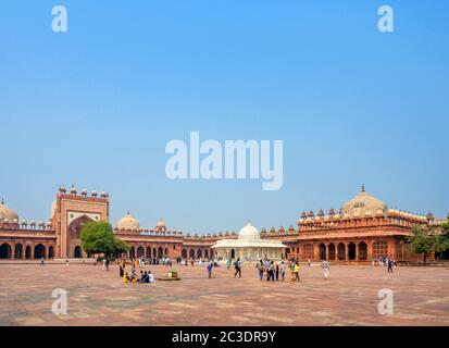 Courtyard at Jama Masjid, Fatehpur Sikri, Agra District, Uttar Pradesh, India Foto Stock