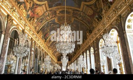 VERSAILLES, PARIGI, FRANCIA - 23 SETTEMBRE 2015: reggia versailles sala degli specchi, parigi Foto Stock