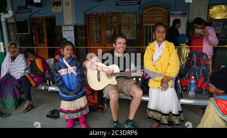 Giro in treno di Ooty Toy in India. Foto Stock