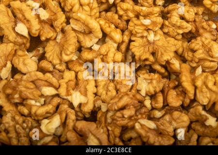 Noci pelate con superficie liscia. Dieta sana. Dieta di idoneità. Primo piano Foto Stock