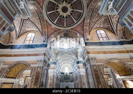Cattedrale interna della Madonna della Madia a Monopoli Foto Stock