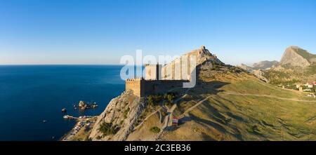 Vista aerea della fortezza genovese in Sudak Foto Stock