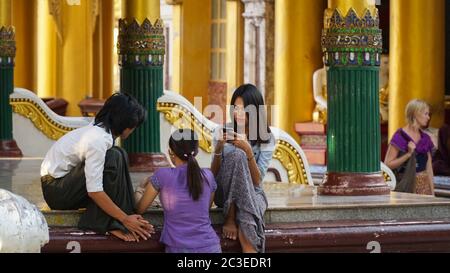 Tempio Pagoda di Yangon in Myanmar / Birmania. Foto Stock