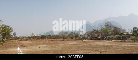 Paesaggio di montagna e alberi in hPa-an in Myanmar. Foto Stock