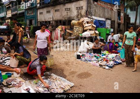 Mercato locale tradizionale in Myanmar. Foto Stock