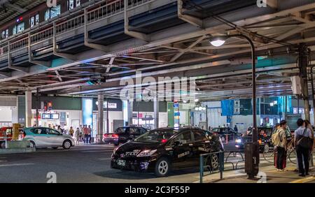 Vista notturna della stazione di Nakameguro, Tokyo, Giappone Foto Stock