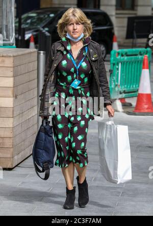 Rachel Johnson arriva al Global radio Studios di Londra. Foto Stock