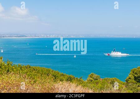 19 giugno 2020: Il Cutter della Guardia Costiera degli Stati Uniti Kimball (WMSL-756) è visto dal Bayside Trail al Cabrillo National Monument a San Diego, CA venerdì 19 giugno 2020. Credit: Rishi Deka/ZUMA Wire/Alamy Live News Foto Stock