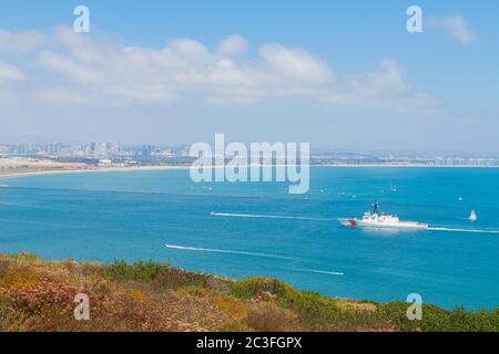 19 giugno 2020: Il Cutter della Guardia Costiera degli Stati Uniti Kimball (WMSL-756) è visto dal Bayside Trail al Cabrillo National Monument a San Diego, CA venerdì 19 giugno 2020. Credit: Rishi Deka/ZUMA Wire/Alamy Live News Foto Stock