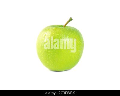 Perfetta mela verde fresca isolata su sfondo bianco con goccia d'acqua. Mela verde intera. Foto Stock