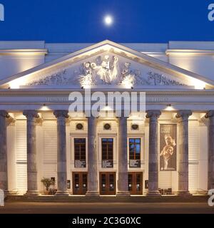 Teatro in serata con luna piena, Aquisgrana, Nord Reno-Westfalia, Germania, Europa Foto Stock