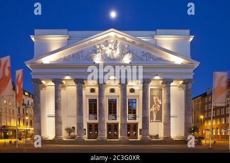 Teatro in serata con luna piena, Aquisgrana, Nord Reno-Westfalia, Germania, Europa Foto Stock