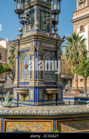 Algeciras, Spagna - 27 giugno 2018. Piazza alta storica (Piazza alta) nel centro storico di Algeciras, Spagna. È uno dei principali centri di attività in Foto Stock