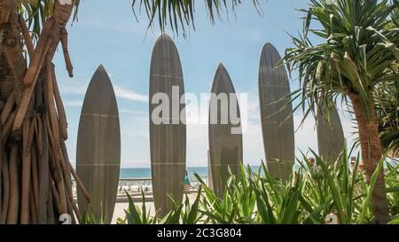 SURFERS PARADISE, Australia - 4 dicembre, 2016: tavola da surf arte sul lungomare a Surfers Paradise Foto Stock