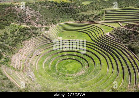 Terrazze concentriche periodo Inca Moray Urubamba valle Perù Foto Stock