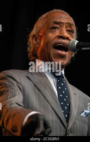 Tulsa, Oklahoma, Stati Uniti. 19 giugno 2020. Il Rev. Al Sharpton parla con passione alla grande folla alla celebrazione della Giunetesima di Tulsa. Credit: Tyler Tomasello/ZUMA Wire/Alamy Live News Foto Stock