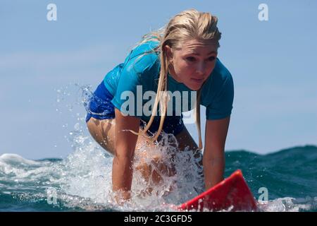 ANNASOPHIA ROBB in SOUL SURFER (2011), regia di SEAN MCNAMARA. Credit: MANDALAY VISION / Album Foto Stock