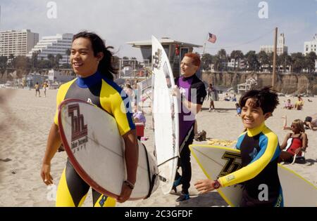 ROB SCHNEIDER, NICOLAS COWAN e ERNIE REYES JR in NINJA SURF (1993), diretto da NEAL ISRAEL. Credit: NUOVA LINEA CINEMA / Album Foto Stock