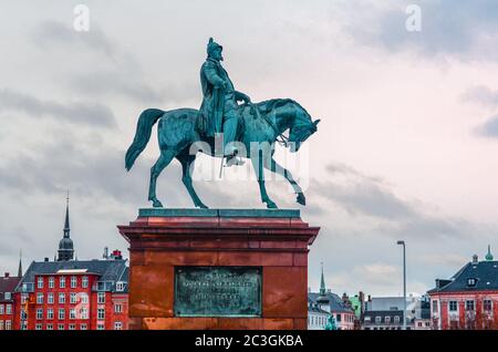 Statua equestre del re Federico VIII a Copenaghen, Danimarca Foto Stock