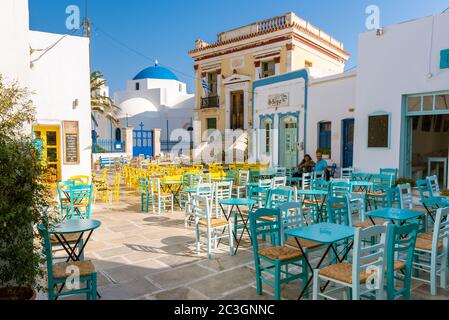 Serifos, Grecia - 9 settembre 2018: La piazza principale di Chora nell'isola di Serifos. CICLADI, Grecia Foto Stock