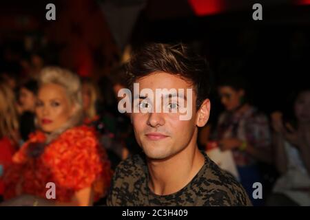 Tom Daley è un subacqueo inglese, personalità televisiva e vlogger YouTube. Si specializza nell'evento 10 - metro piattaforma ed è un doppio campione del mondo nell'evento, Ha vinto il Campionato Mondiale FINA 2009 nell'evento individuale all'età di 15 anni prima di riacquistarlo nel 2017 Foto Stock