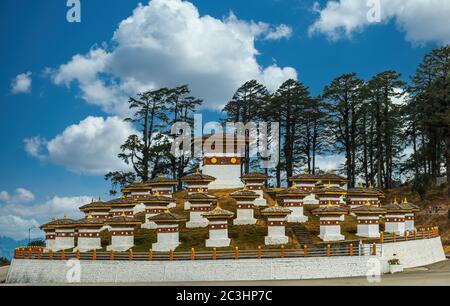 Passo di Dochula con i 108 Chortens, Bhutan Foto Stock